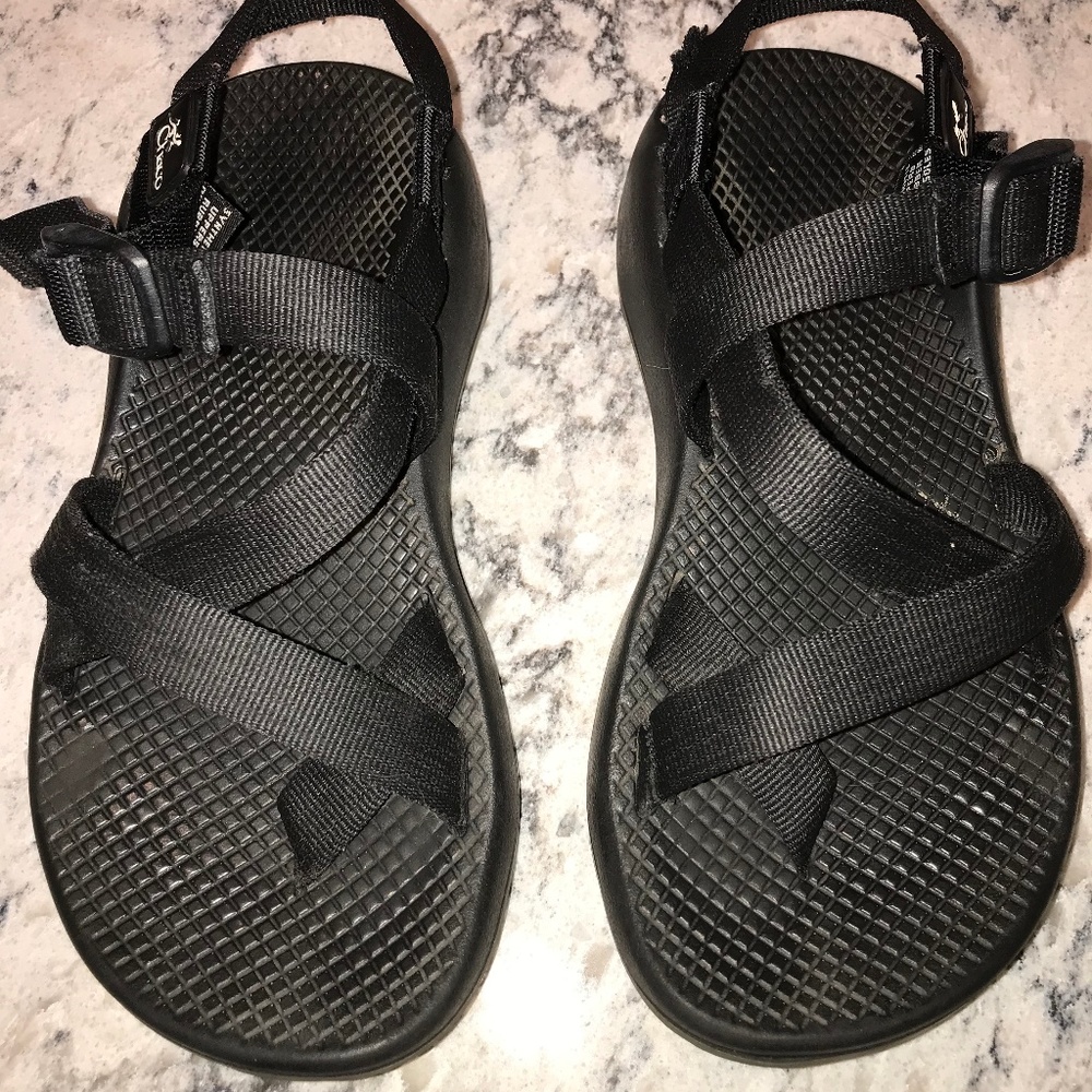 Chaco Z2 Toe Loop Solid Black Strappy Sport Sandal